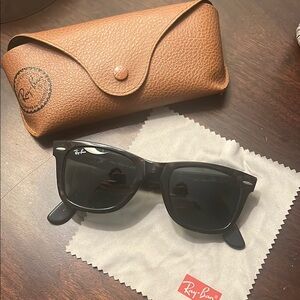 Ray-Ban Wayfarer Sunglasses with Case